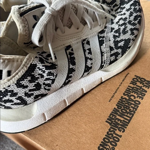 Women’s Adidas Swift Run Leopard Print - Picture 5 of 8